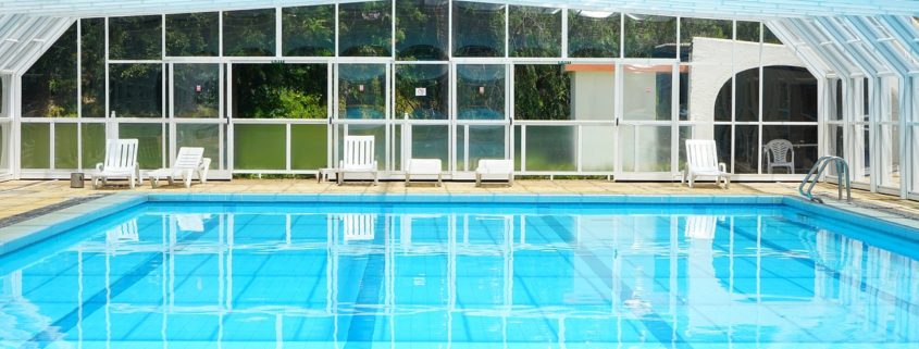 piscina con copertura telescopica